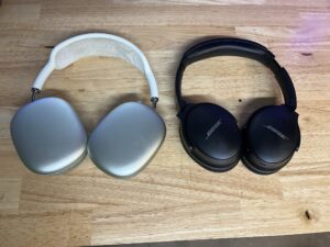 Comparison of Bose and Apple Headphones