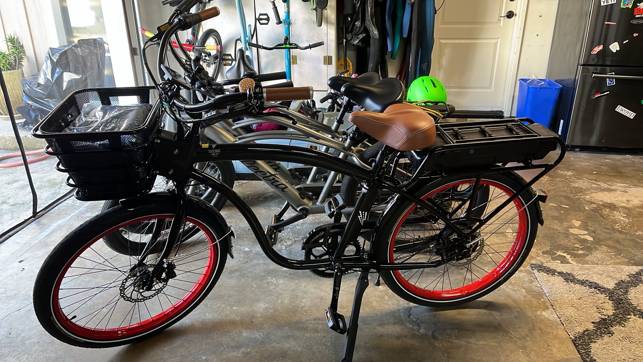 Electra Cruiser Go! vs. Electric Bike Company Model C